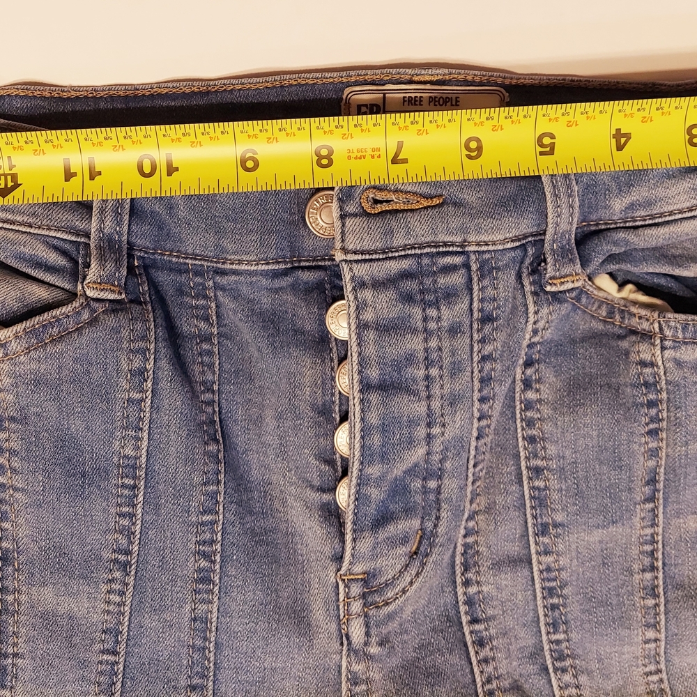 Rare FREE PEOPLE So Many Seams Retro 70s Flare Jeans Light Blue Size 29 Short - Picture 8 of 9
